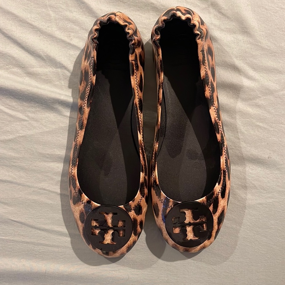 Tory Burch Sz 7.5 Minnie Leopard Print Patent Leather Travel Ballet Flats
